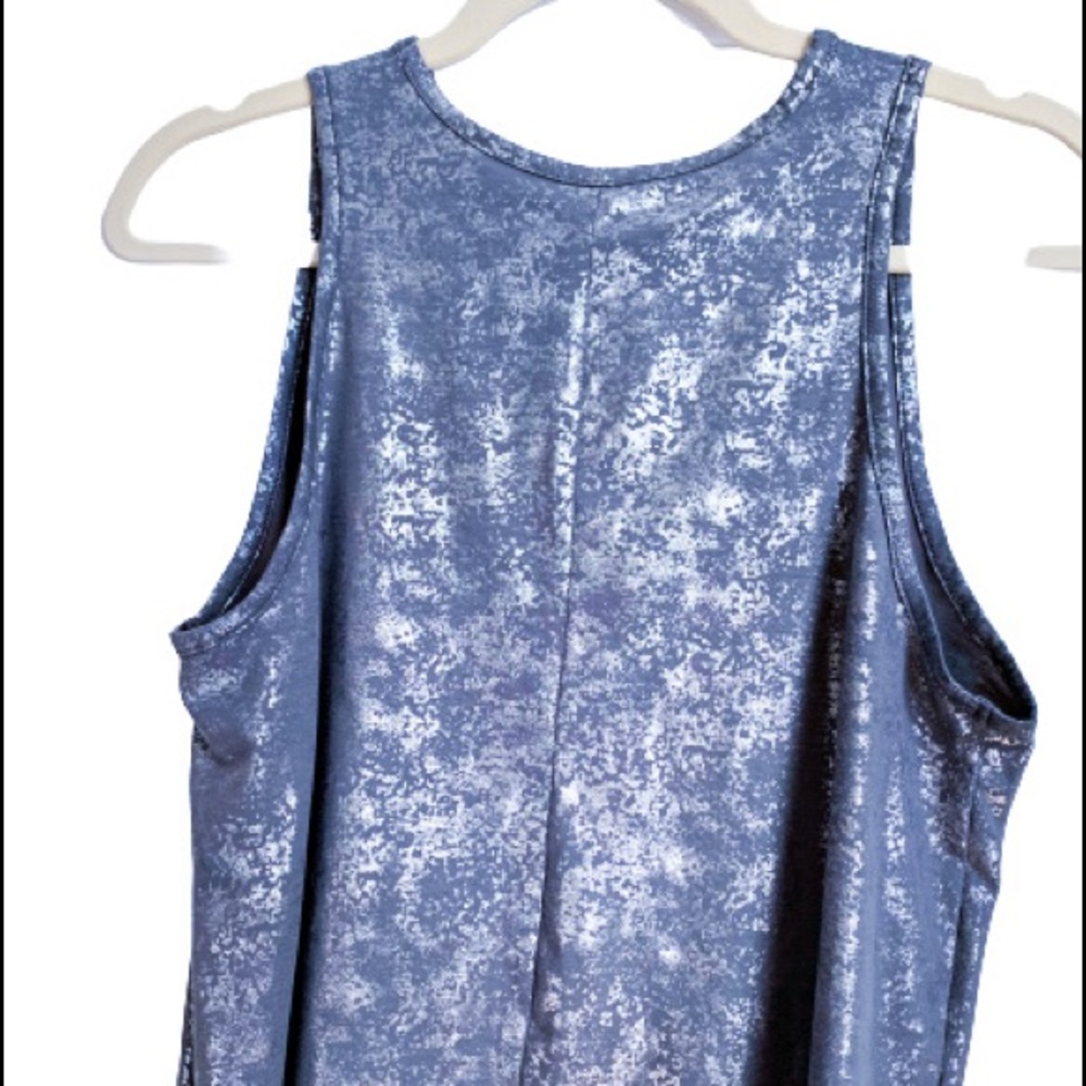 ⭐️All In Motion silver tank - Picture 4 of 5
